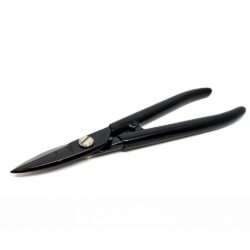 These straight, unsprung bladed shears, have a full length of 180mm. Sufficient for cutting small areas of fine sheet or pieces of solder. Suitable for cutting up to 25 gauge (0.5mm). 1771 durston